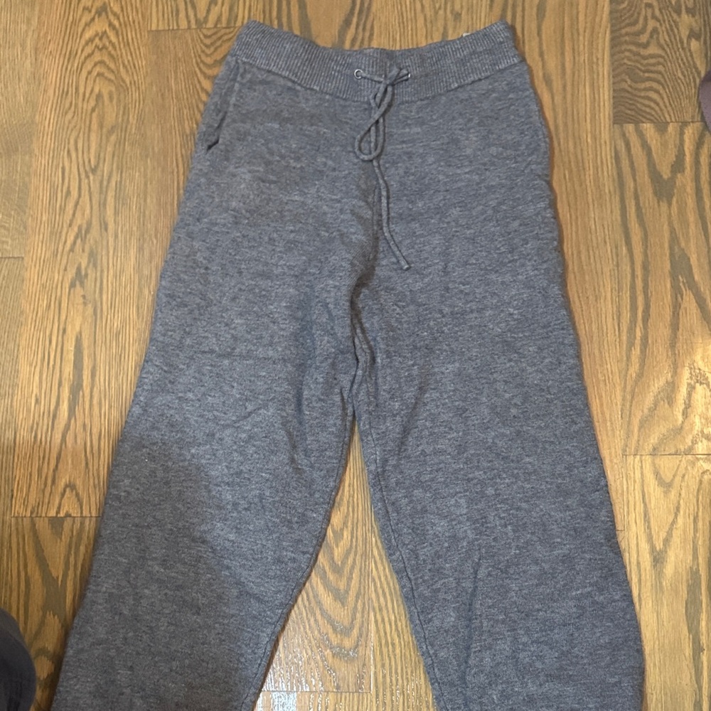 Mod Ref Gray Women's Sweater Capris
